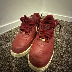 Used Nike Air Force 1 maroon